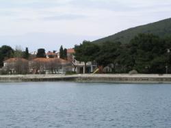 Mjesno kupalište (Uvala Široka), Ist