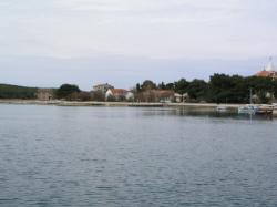 Mjesno kupalište (Uvala Široka), Ist